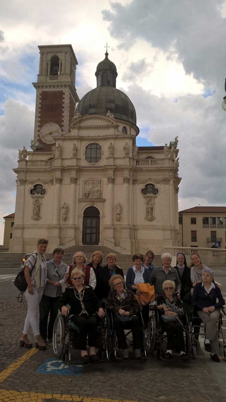 Foto davanti alla basilica di Monte Berico